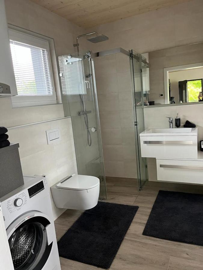 Modernes Ferienhaus Mit Panoramablick Rosegg Exteriör bild